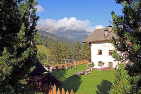 Appartamenti vacanza a San Cassiano in Alta Badia Immagine: appartamenti a San Cassiano