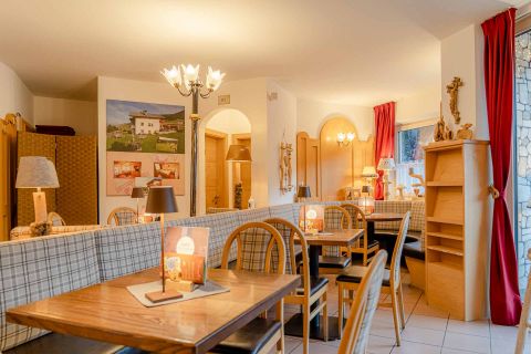 I migliori dolci della tradizione altoatesina in Alta Badia Immagine: Cafè Ploner, pasticceria a San Cassiano